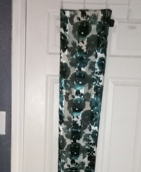 3/$25 Cejon Green Roses Scarf - Picture 2 of 4